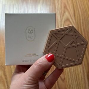 EM Cosmetics - Divine Skies Eyeshadow Palette - Da Vinci